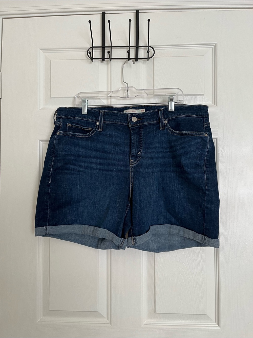 Levi Dark Blue Denim Cuffed Women’s Shorts, new never worn